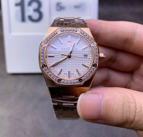 Replica Audemars Piguet Royal Oak 77351OR.ZZ.1261OR.01 8F Factory Diamond-Set Bezel Watch