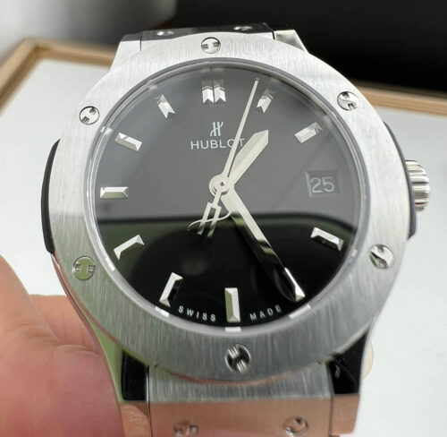 Replica Hublot Classic Fusion 581.NX.1171.RX 33MM Quartz HB Factory Rubber Strap Black Dial Watch